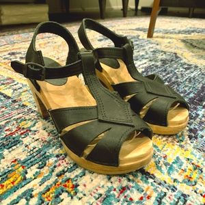 Sven Diamond Strap Clogs - Med Heel